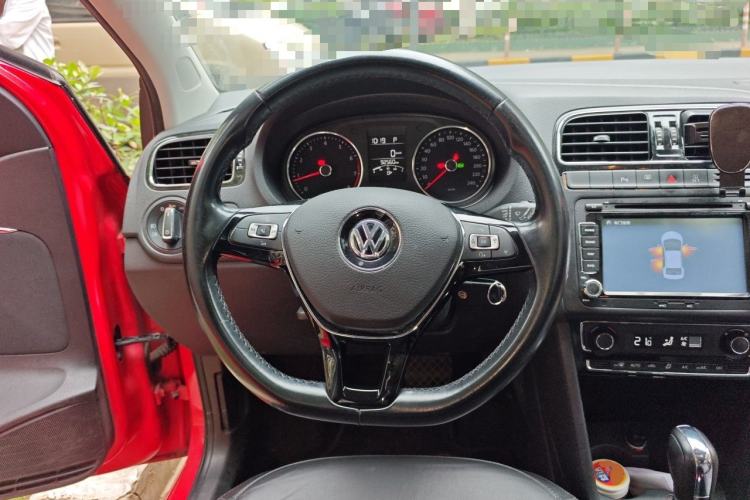 Used Volkswagen Polo 2014 1.6L Automatic Luxury Edition Steering Wheel