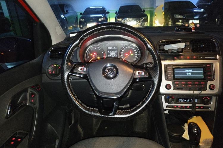 Used Volkswagen Polo 2014 1.6L Cross Polo Automatic Steering Wheel