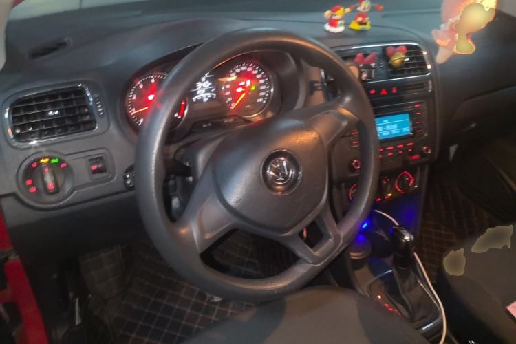 Used Volkswagen Polo 2014 1.6L Automatic Comfort Edition Steering Wheel