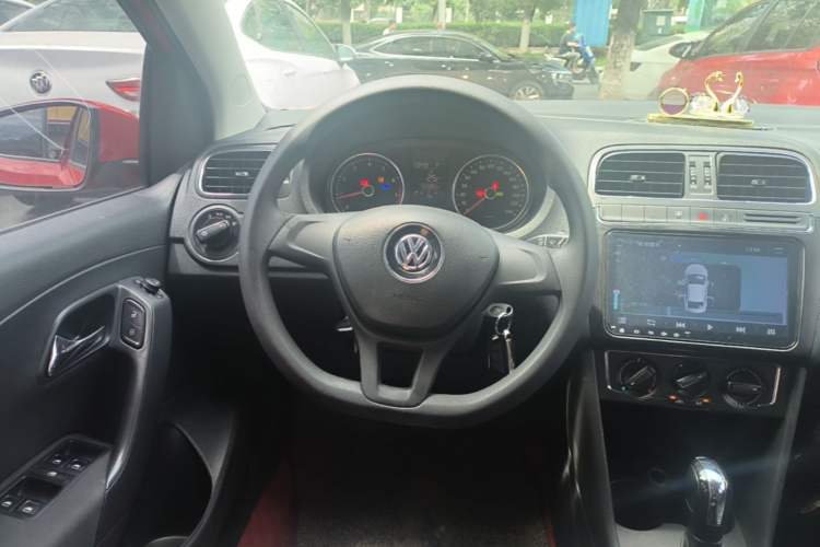 Used Volkswagen Polo 2014 1.6L Automatic Comfort Edition Steering Wheel