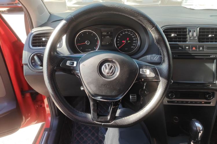 Used Volkswagen Polo 2014 1.6L Cross Polo Automatic Steering Wheel