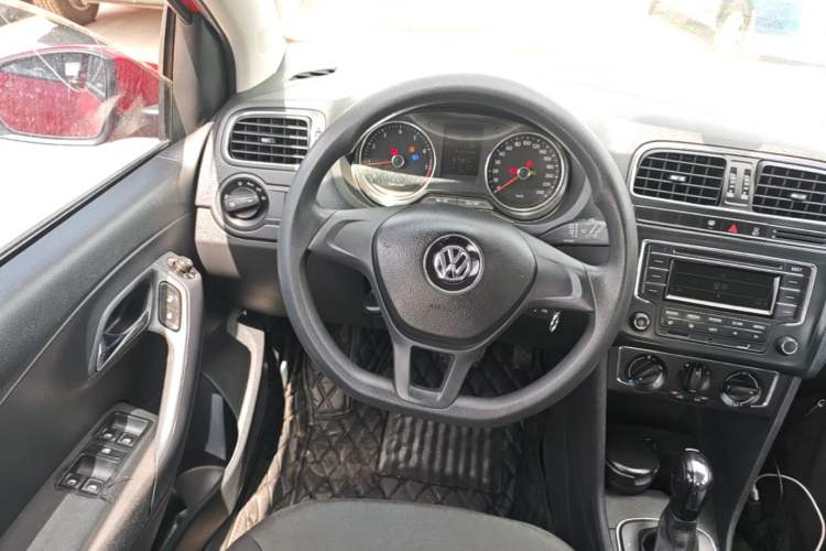 Used Volkswagen Polo 2014 1.6L Automatic Comfort Edition Steering Wheel