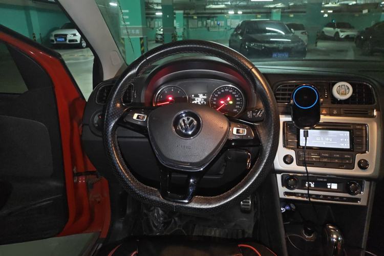 Used Volkswagen Polo 2014 1.6L Cross Polo Automatic Steering Wheel