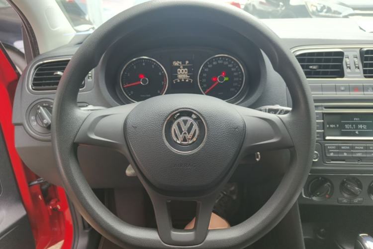 Used Volkswagen Polo 2014 1.6L Automatic Comfort Edition Steering Wheel
