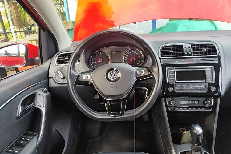 Used Volkswagen Polo 2014 1.6L Automatic Luxury Edition Steering Wheel
