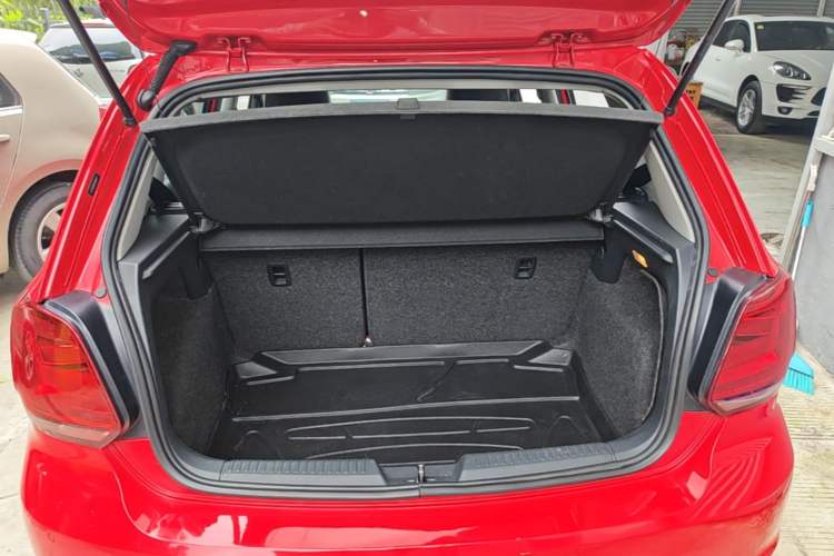 Used Volkswagen Polo 2014 1.6L Automatic Luxury Edition Trunk