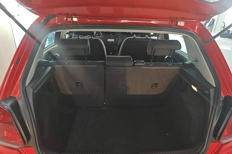 Used Volkswagen Polo 2014 1.6L Automatic Comfort Edition Trunk