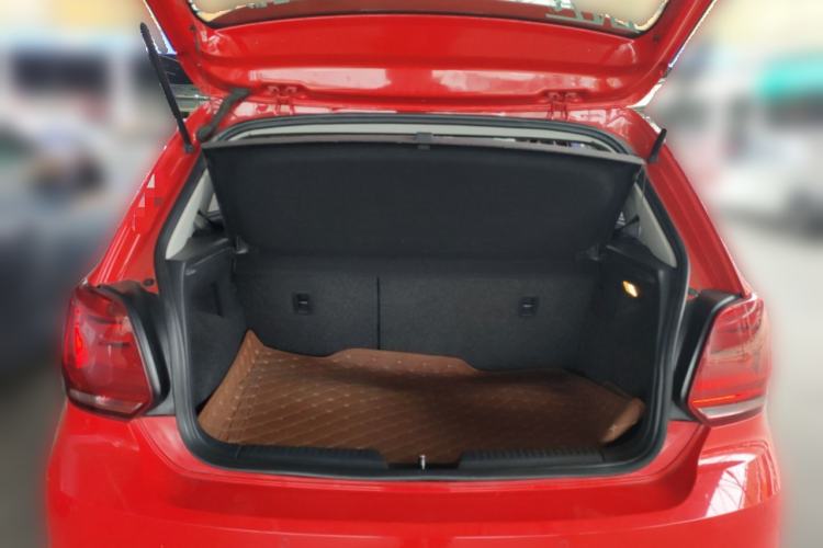 Used Volkswagen Polo 2014 1.6L Automatic Luxury Edition Trunk