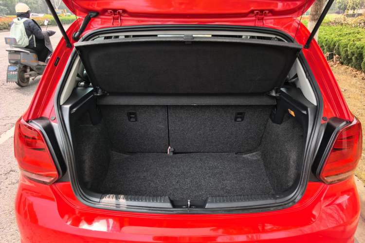 Used Volkswagen Polo 2014 1.6L Automatic Comfort Edition Trunk