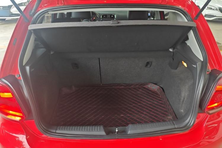 Used Volkswagen Polo 2014 1.6L Automatic Luxury Edition Trunk