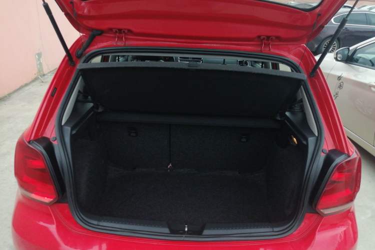 Used Volkswagen Polo 2014 1.6L Automatic Luxury Edition Trunk