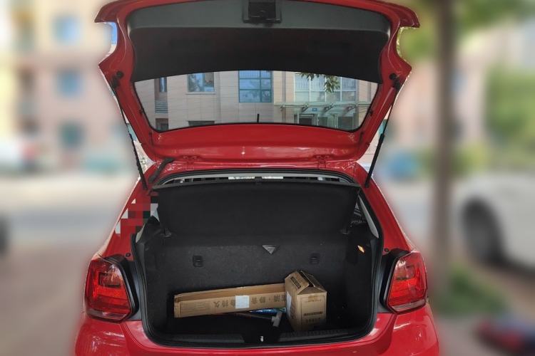 Used Volkswagen Polo 2014 1.4L Manual Fashion Edition Trunk