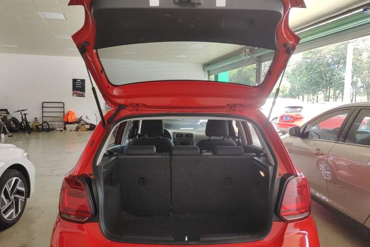 Used Volkswagen Polo 2014 1.6L Manual Comfort Edition Trunk