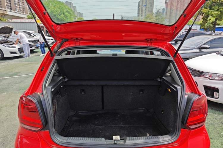Used Volkswagen Polo 2014 1.6L Automatic Comfort Edition Trunk