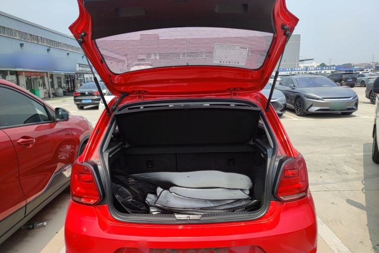 Used Volkswagen Polo 2014 1.6L Automatic Comfort Edition Trunk
