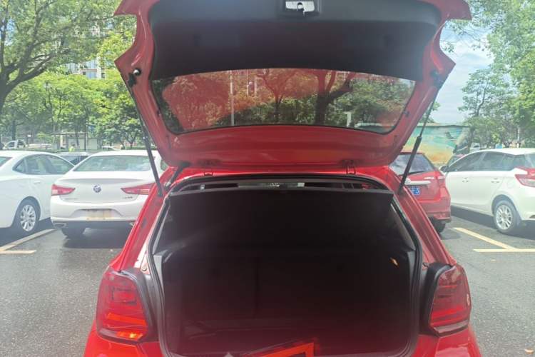 Used Volkswagen Polo 2014 1.6L Automatic Comfort Edition Trunk
