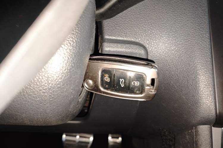 Used Volkswagen Polo 2014 1.6L Cross Polo Automatic Vehicle Key