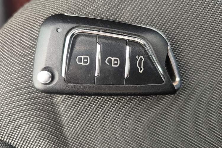 Used Volkswagen Polo 2014 1.4L Manual Comfort Edition Vehicle Key