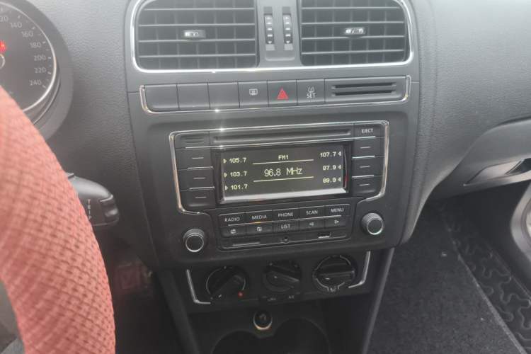 Used Volkswagen Polo 2014 1.4L Automatic Comfort Edition Audio And AC Panel