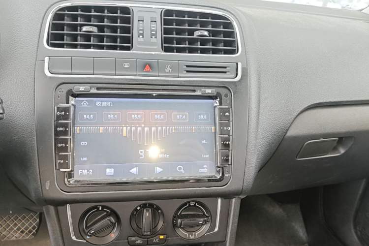 Used Volkswagen Polo 2014 1.4L Automatic Comfort Edition Audio And AC Panel
