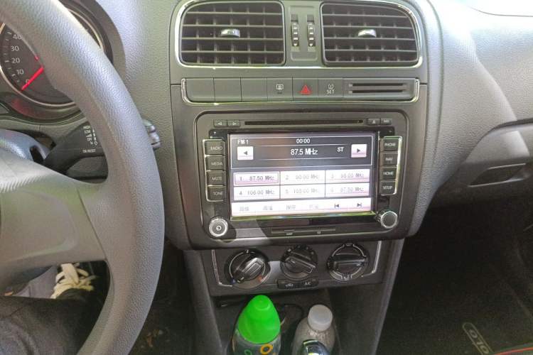 Used Volkswagen Polo 2014 1.4L Automatic Comfort Edition Audio And AC Panel