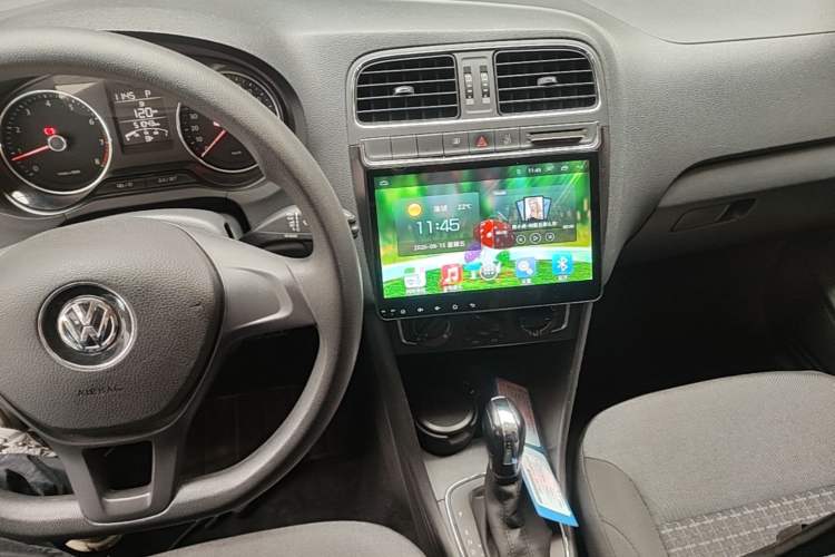 Used Volkswagen Polo 2014 1.4L Automatic Comfort Edition Audio And AC Panel