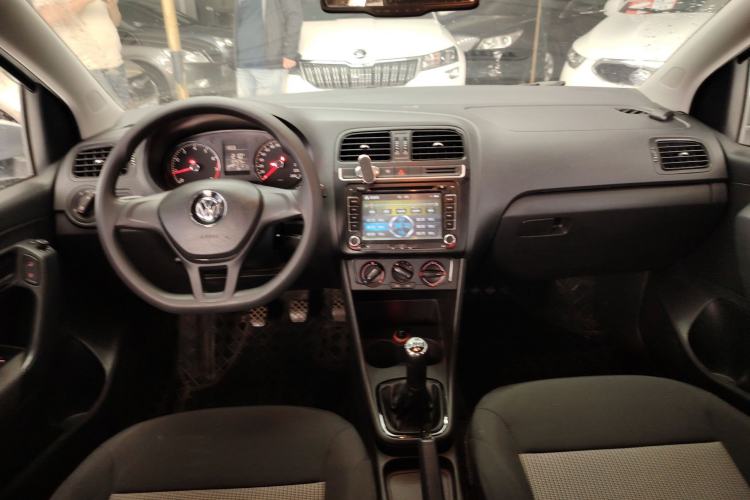 Used Volkswagen Polo 2014 1.4L Manual Fashion Edition Center Console