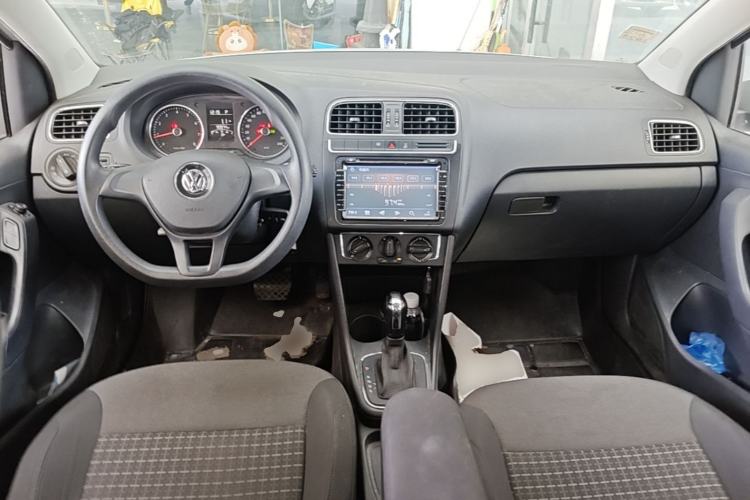 Used Volkswagen Polo 2014 1.4L Automatic Comfort Edition Center Console