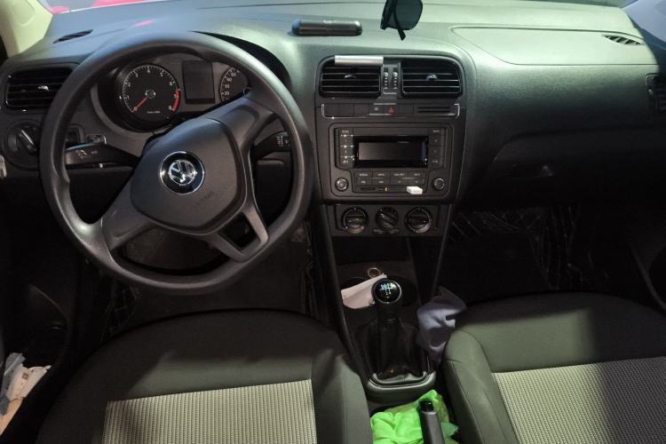 Used Volkswagen Polo 2014 1.4L Manual Fashion Edition Center Console