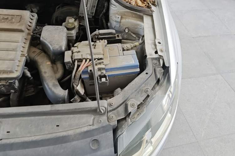 Used Volkswagen Polo 2014 1.4L Automatic Comfort Edition Engine Bay Left