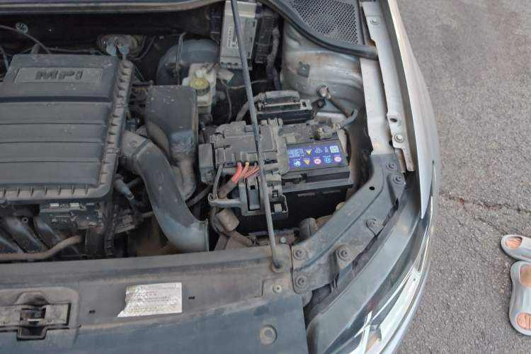 Used Volkswagen Polo 2014 1.6L Automatic Comfort Edition Engine Bay Left