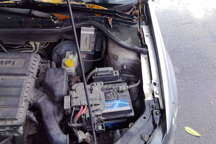 Used Volkswagen Polo 2014 1.4L Automatic Comfort Edition Engine Bay Left