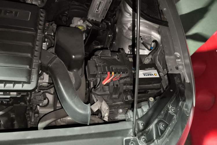 Used Volkswagen Polo 2014 1.4L Manual Fashion Edition Engine Bay Left