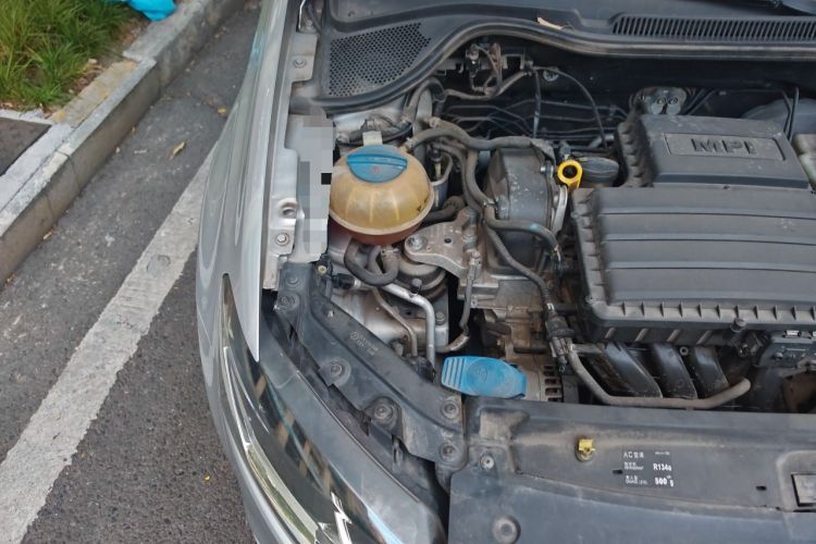 Used Volkswagen Polo 2014 1.6L Automatic Comfort Edition Engine Bay Right