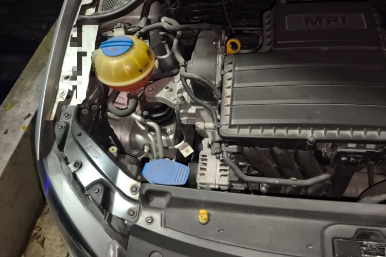 Used Volkswagen Polo 2014 1.4L Manual Fashion Edition Engine Bay Right