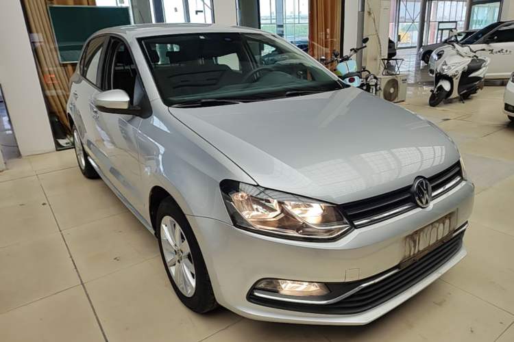 Used Volkswagen Polo 2014 1.4L Automatic Comfort Edition Front Right 45 Deg