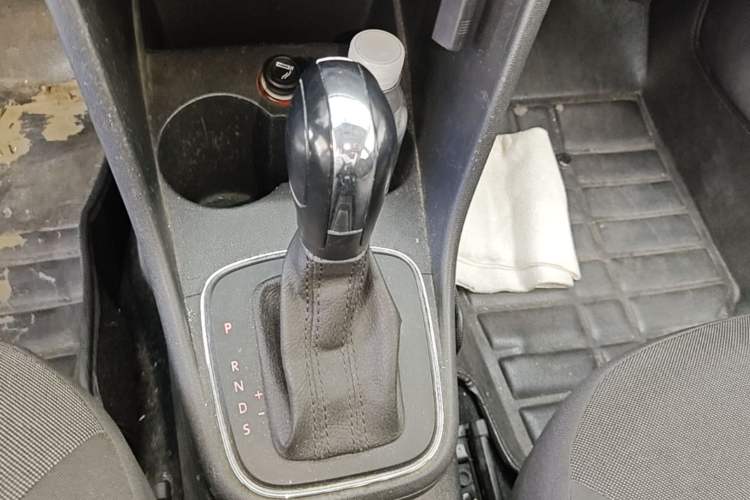 Used Volkswagen Polo 2014 1.4L Automatic Comfort Edition Gear Lever
