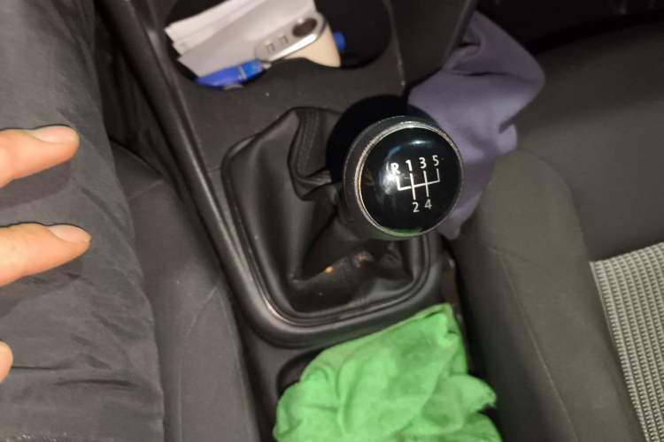Used Volkswagen Polo 2014 1.4L Manual Fashion Edition Gear Lever