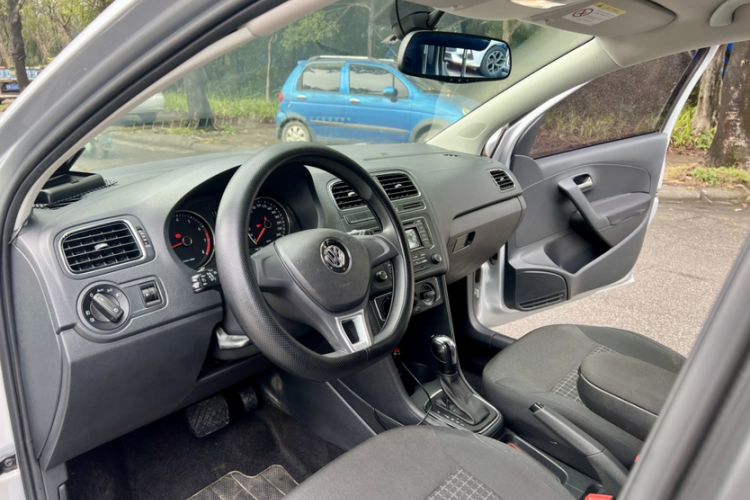 Used Volkswagen Polo 2014 1.4L Automatic Comfort Edition Interior 3