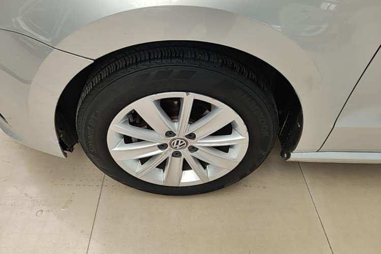 Used Volkswagen Polo 2014 1.4L Automatic Comfort Edition Left Front Wheel Hub