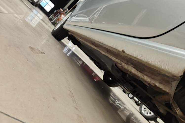 Used Volkswagen Polo 2014 1.4L Automatic Comfort Edition Left Side Sill