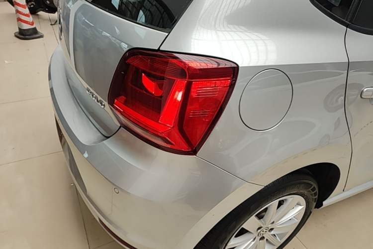 Used Volkswagen Polo 2014 1.4L Automatic Comfort Edition Rear Right 45 Deg
