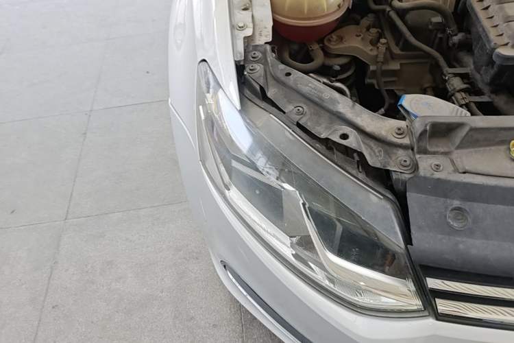 Used Volkswagen Polo 2014 1.4L Automatic Comfort Edition Right Front Headlight