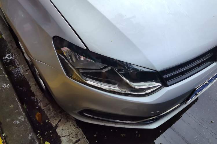 Used Volkswagen Polo 2014 1.4L Automatic Comfort Edition Right Front Headlight