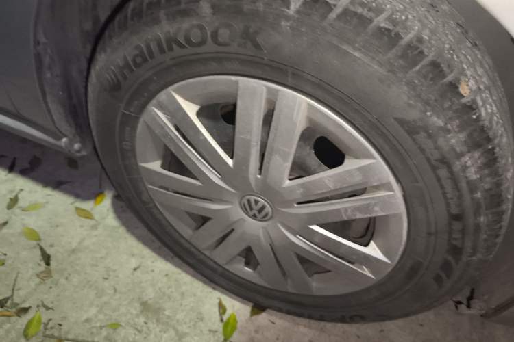 Used Volkswagen Polo 2014 1.4L Manual Fashion Edition Right Front Wheel Hub