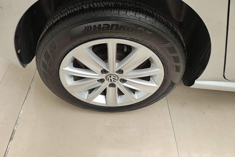 Used Volkswagen Polo 2014 1.4L Automatic Comfort Edition Right Rear Wheel Hub