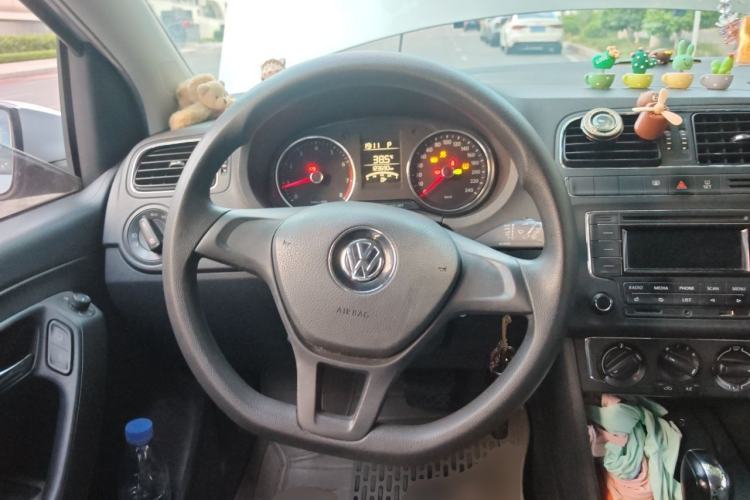 Used Volkswagen Polo 2014 1.6L Automatic Comfort Edition Steering Wheel