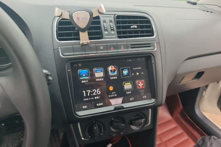 Used Volkswagen Polo 2014 1.4L Automatic Comfort Edition Audio And AC Panel