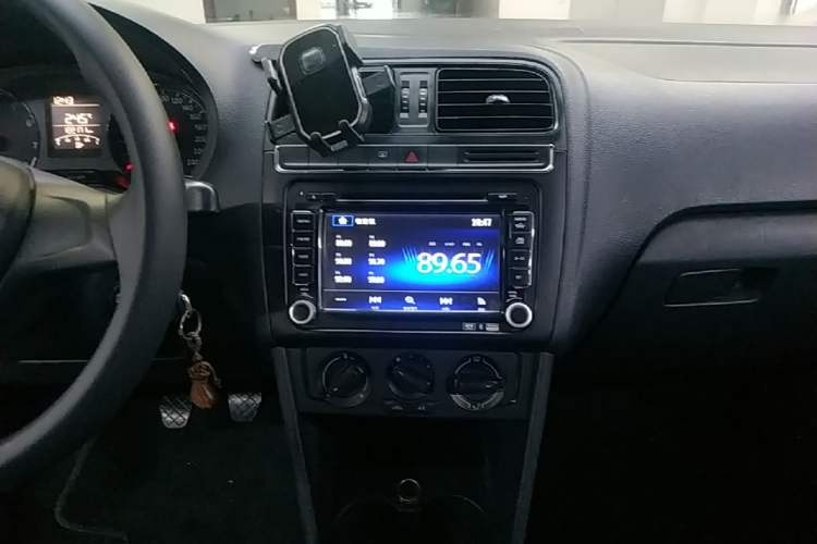 Used Volkswagen Polo 2014 1.4L Manual Fashion Edition Audio And AC Panel