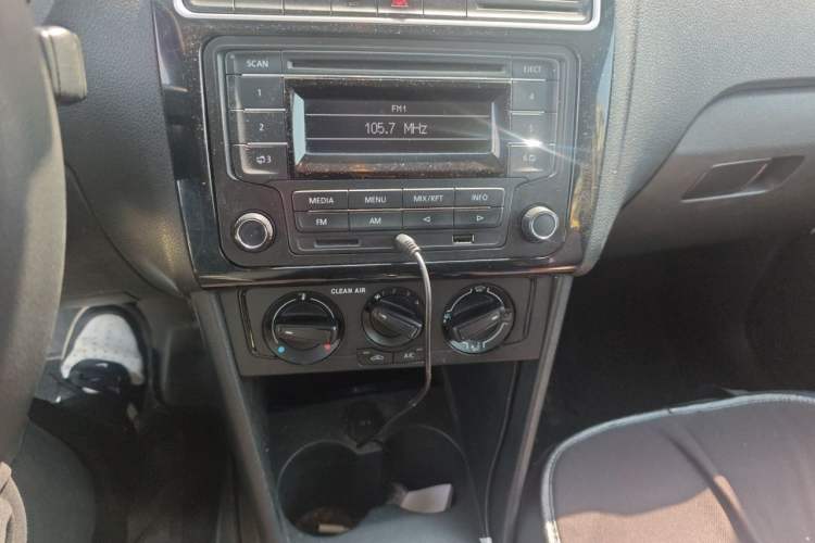 Used Volkswagen Polo 2014 1.4L Manual Comfort Edition Audio And AC Panel
